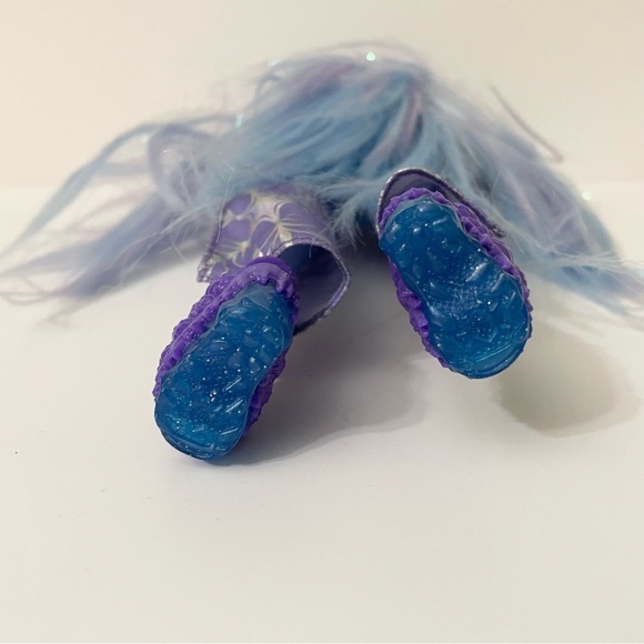 Monster High G3 Abbey Bominable Articulated Yeti Fashion Doll - Picture 7 of 16